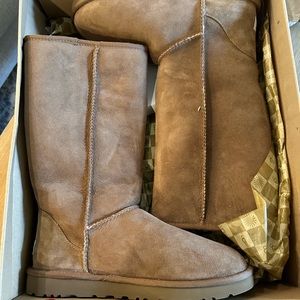 Ugg boots Classic Tall. Women’s 8 US.  Chestnut